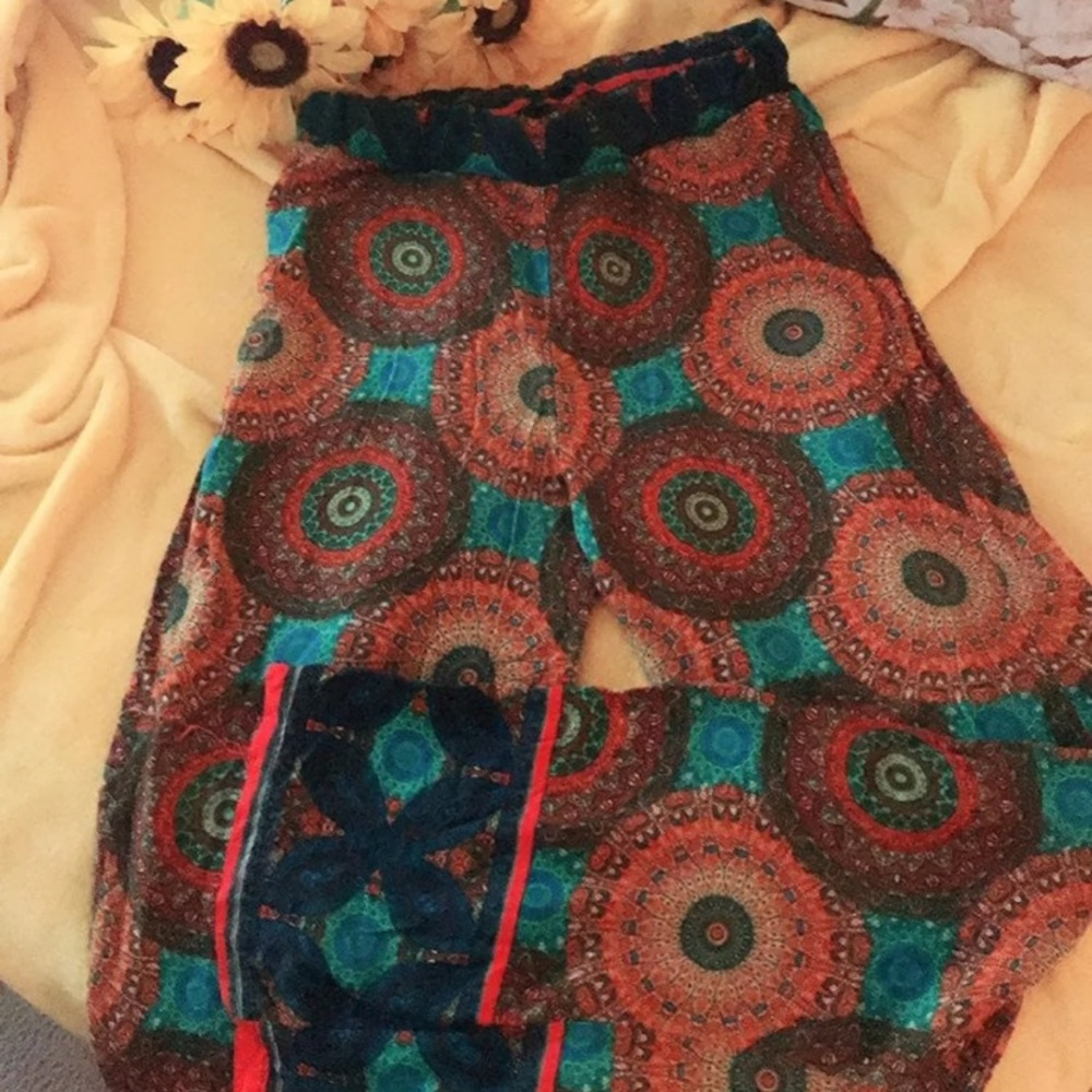 Size medium tribal print pants !!!
